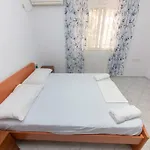 Garden Villa Sarande Apt-2