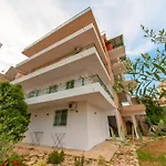 Garden Villa Sarande Apt-2
