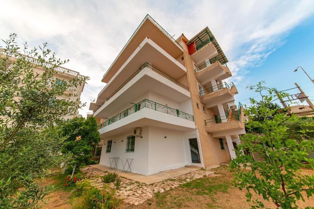 Garden Apt-2 Apartment